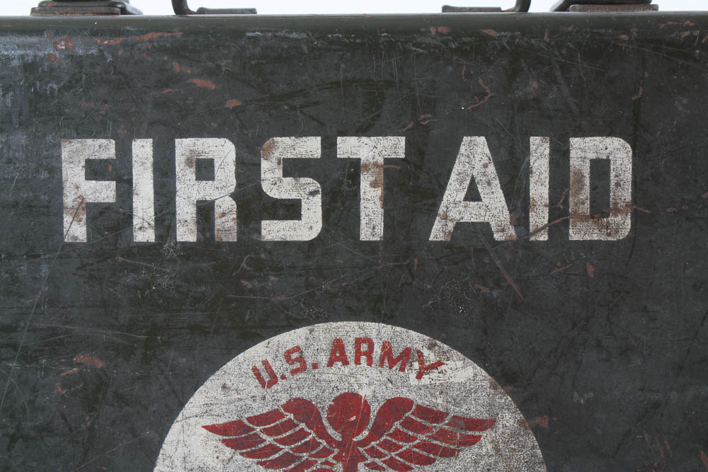 Metal WWII US Army First Aid Square Jeep Kit with Supplies