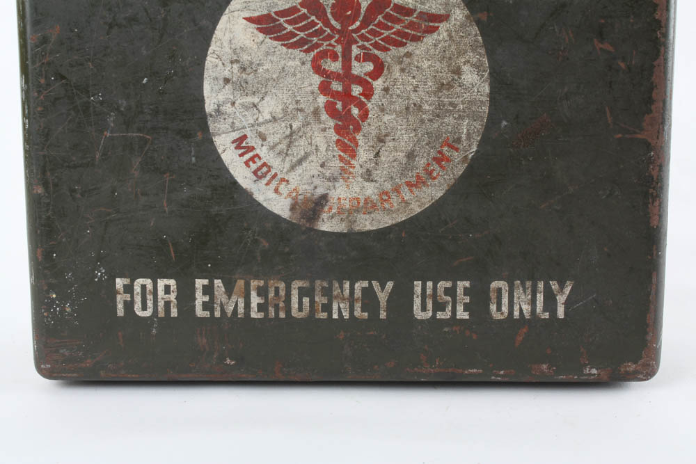 Metal WWII US Army First Aid Square Jeep Kit with Supplies