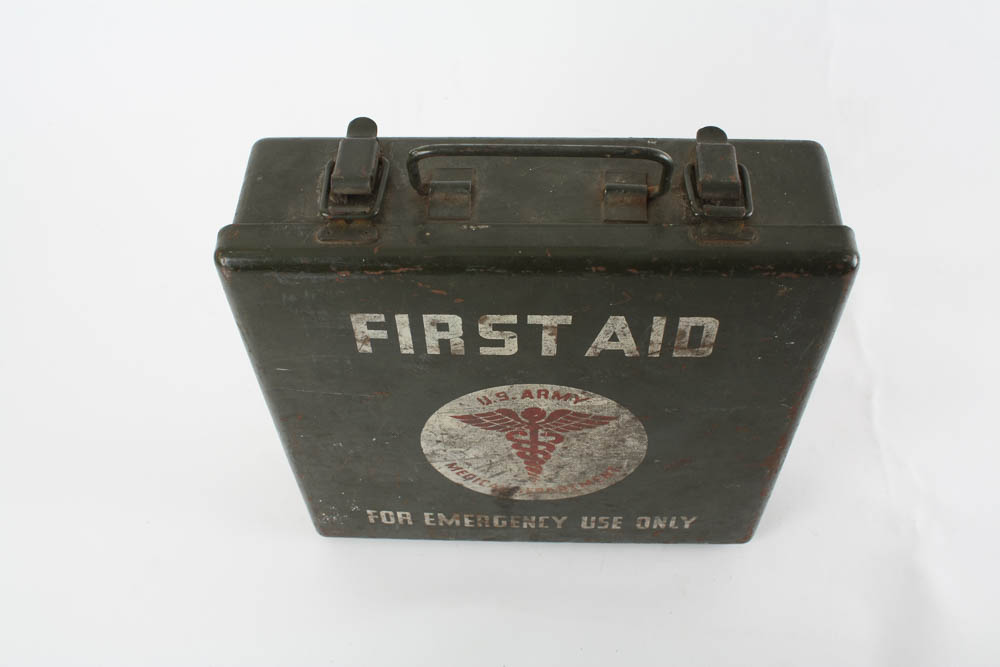 Metal WWII US Army First Aid Square Jeep Kit with Supplies