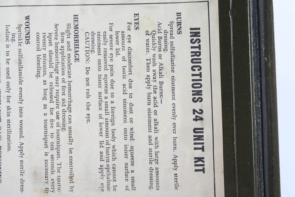 Metal WWII US Army First Aid Square Jeep Kit with Supplies