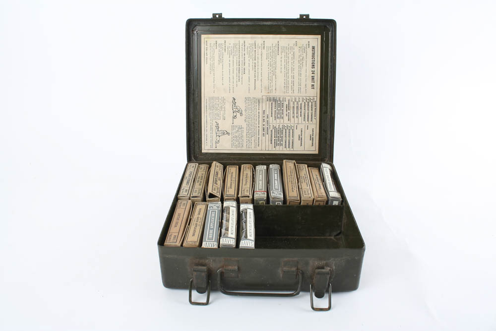 Metal WWII US Army First Aid Square Jeep Kit with Supplies