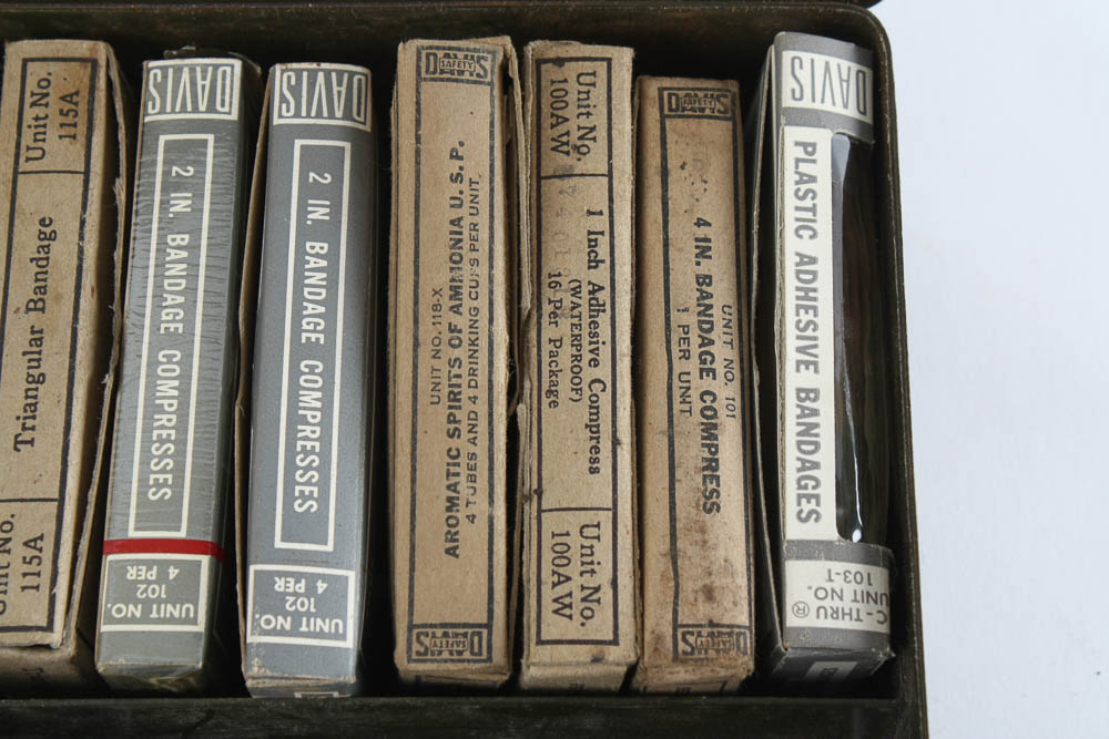 Metal WWII US Army First Aid Square Jeep Kit with Supplies