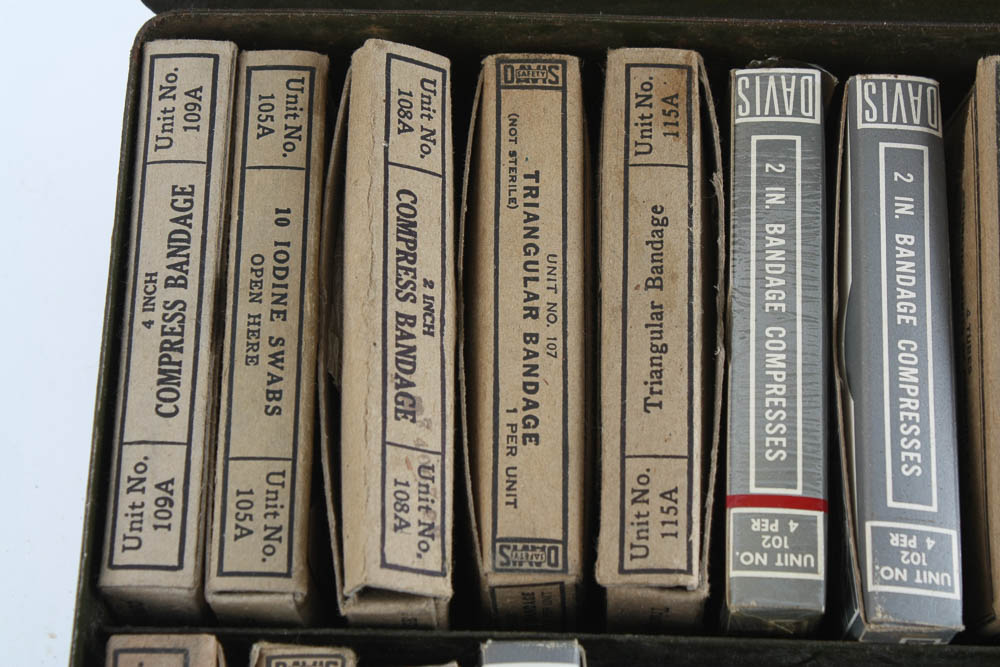 Metal WWII US Army First Aid Square Jeep Kit with Supplies