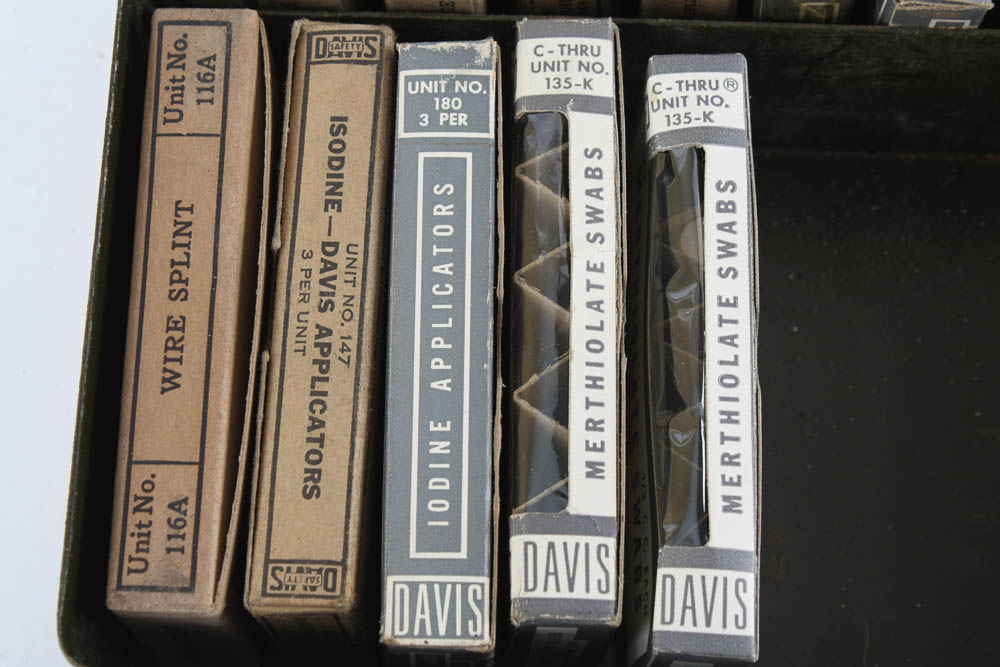 Metal WWII US Army First Aid Square Jeep Kit with Supplies