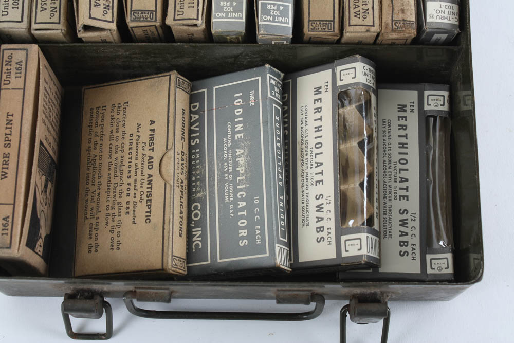 Metal WWII US Army First Aid Square Jeep Kit with Supplies