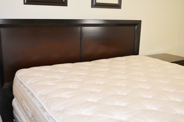 Z Gallerie King Black/Brown Platform Bed