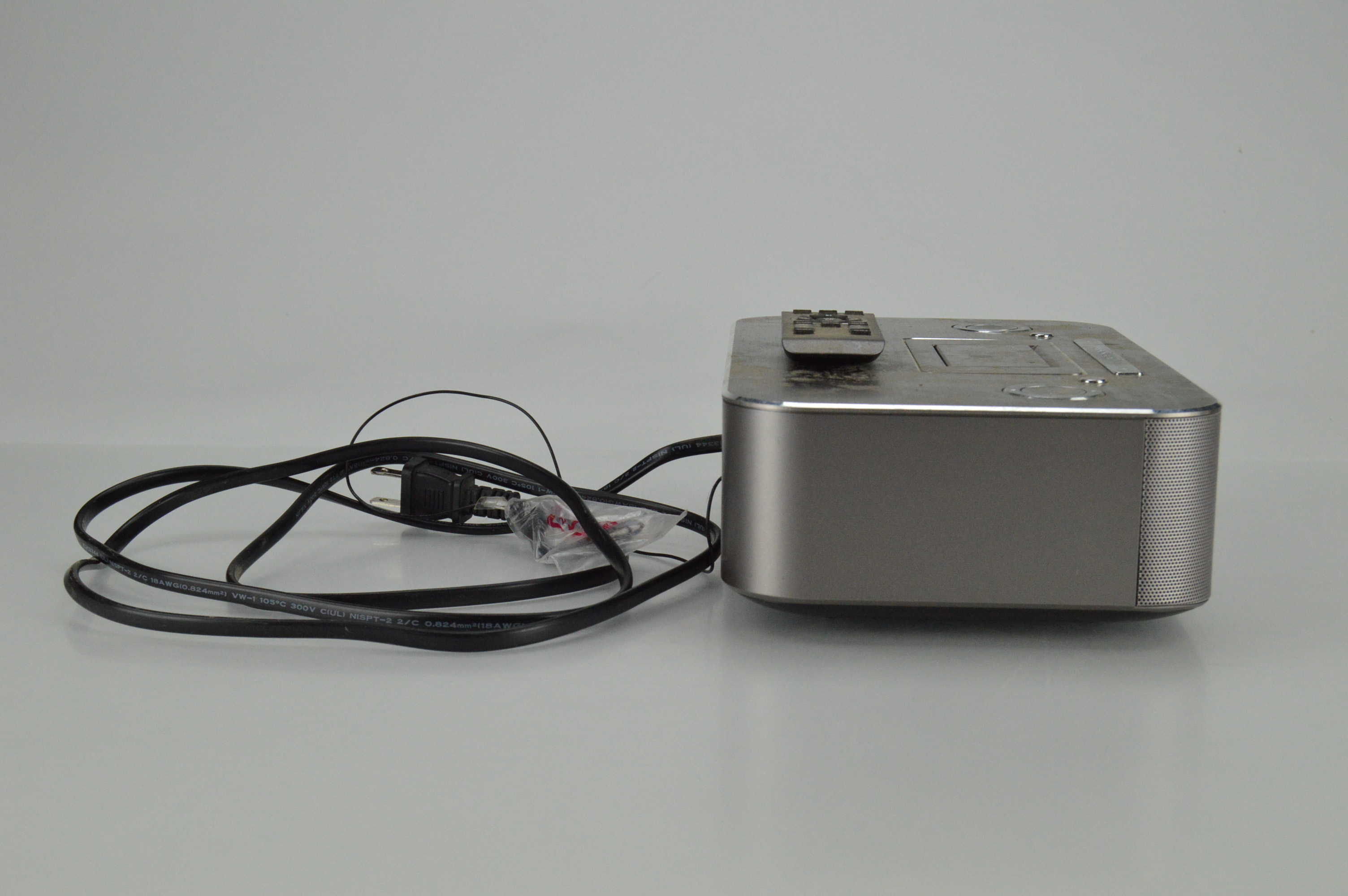 Philips iPod Docking Alarm Clock and Other Electronic Components