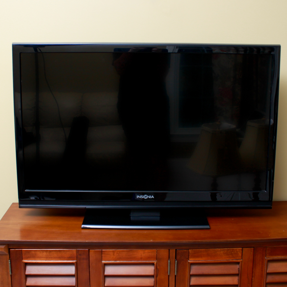 Insignia 39" LCD HDTV With Remote Control