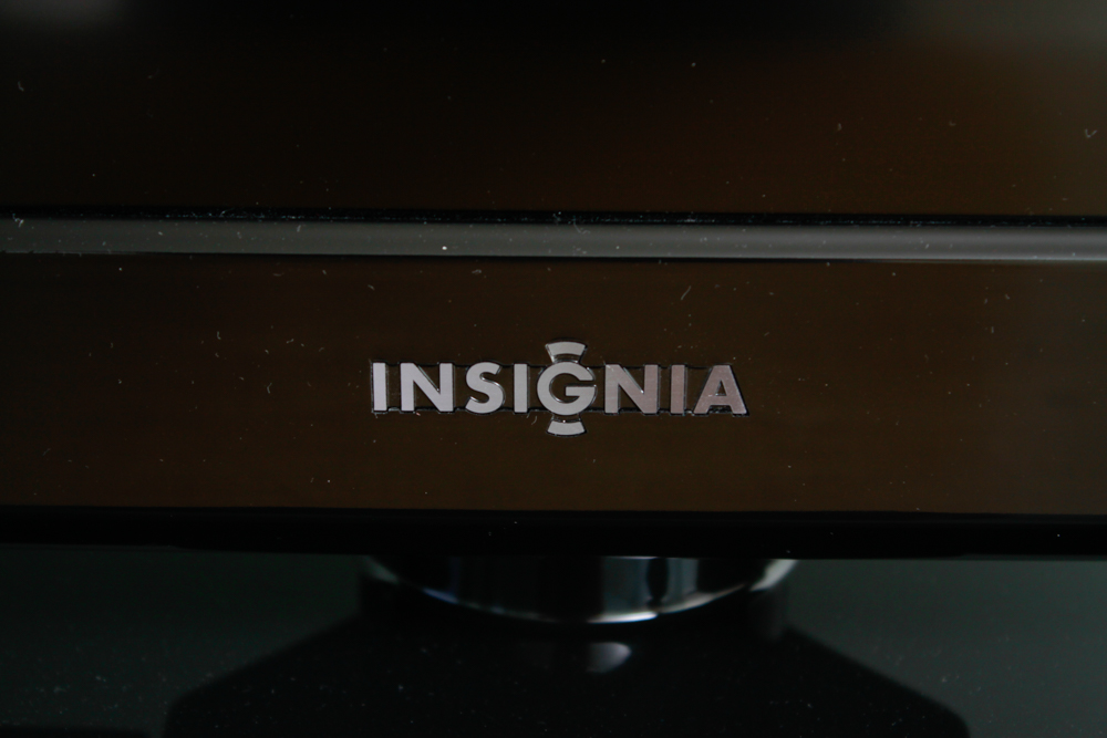 Insignia 32" LCD Television Blu-ray Combo