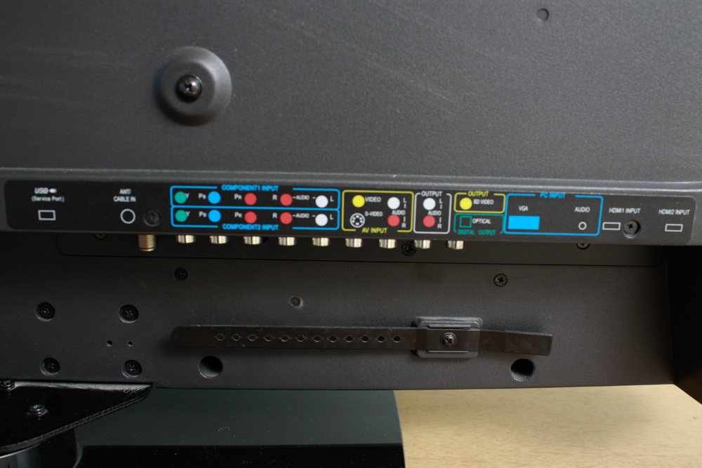 Insignia 32" LCD Television Blu-ray Combo