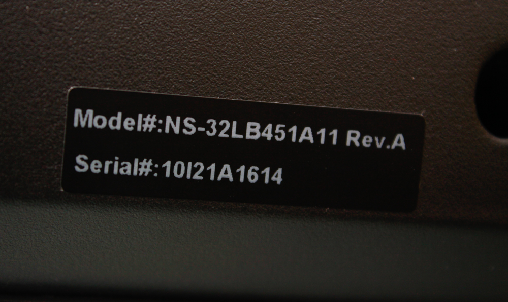 Insignia 32" LCD Television Blu-ray Combo