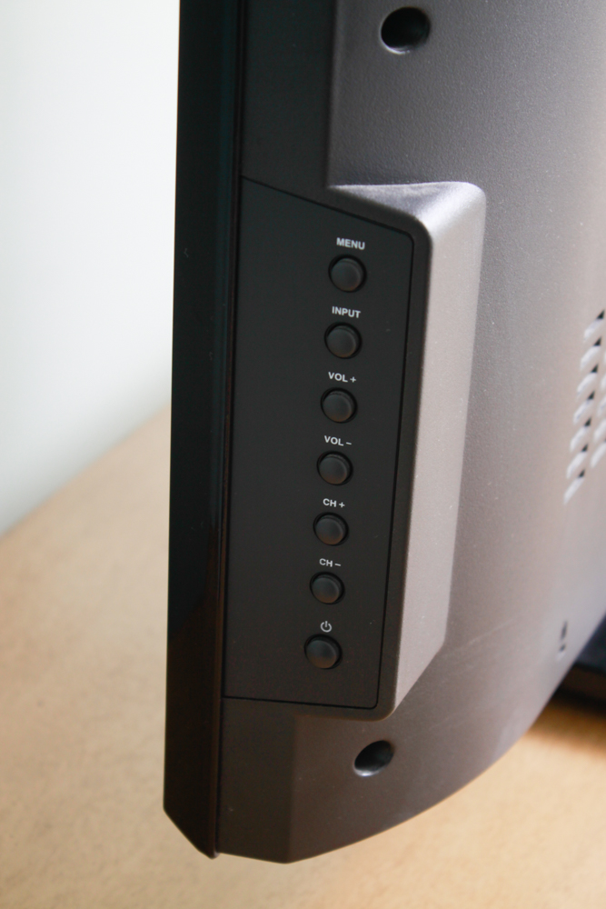 Insignia 32" LCD Television Blu-ray Combo