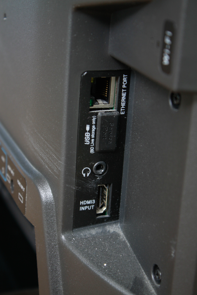 Insignia 32" LCD Television Blu-ray Combo