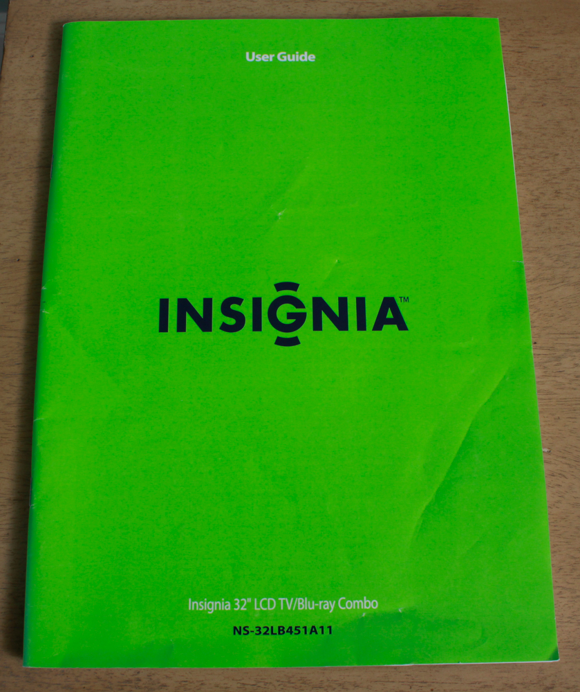 Insignia 32" LCD Television Blu-ray Combo