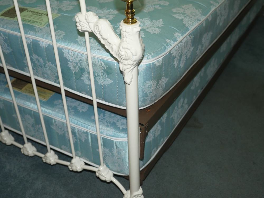 Vintage White Iron Twin Size Trundle Bed