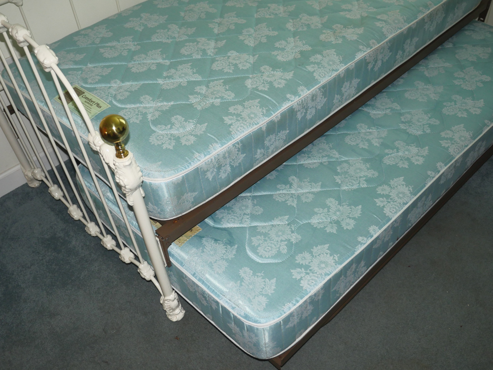 Vintage White Iron Twin Size Trundle Bed