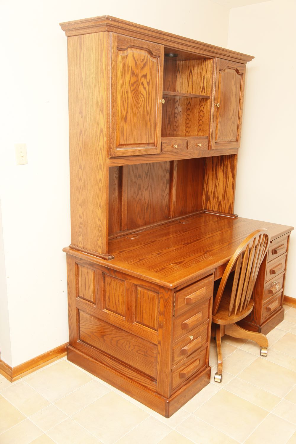 Winners Only Oak Desk With Hutch