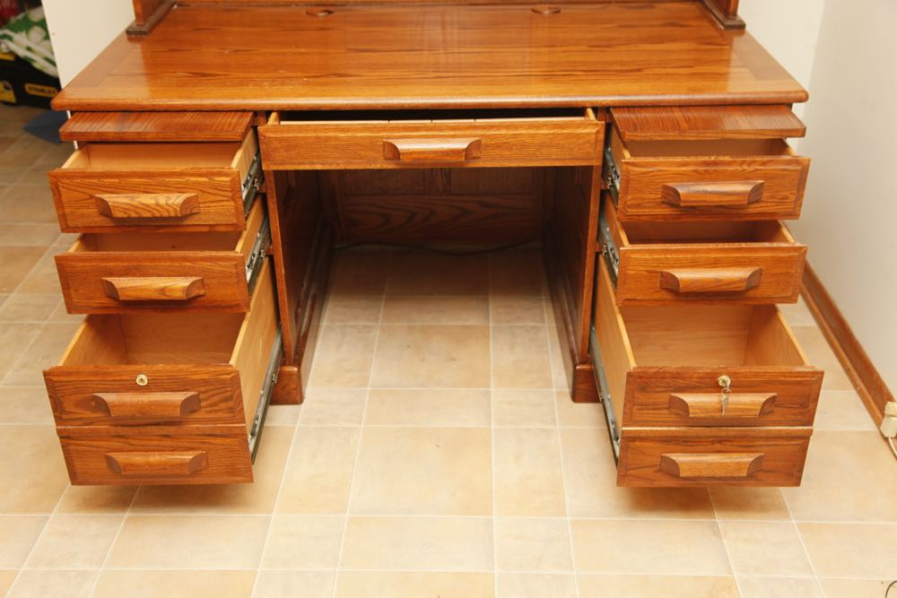 Winners Only Oak Desk With Hutch