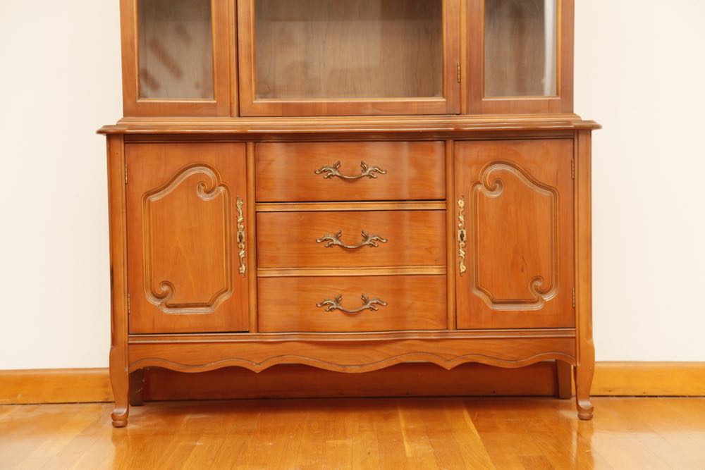 Bassett Furniture Cherry China Cabinet