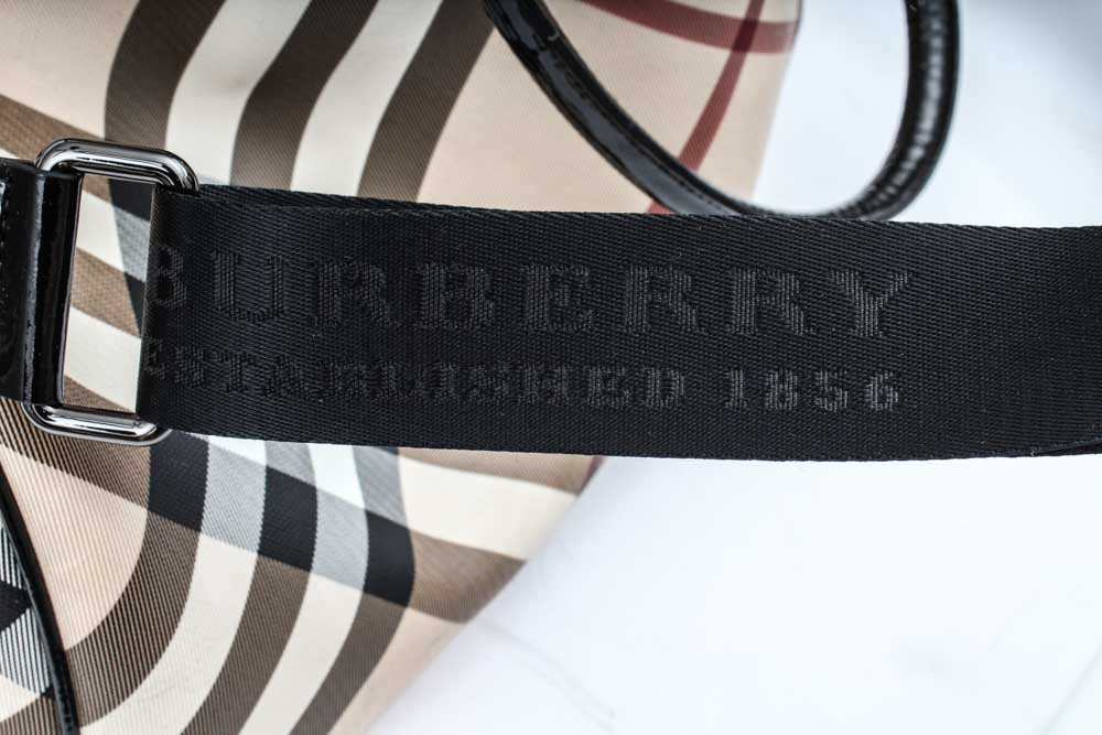 Burberry "Nova Check" Tote