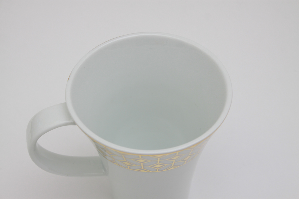 RRP China "Riva" Gold Set of Luncheon Plates and Mugs