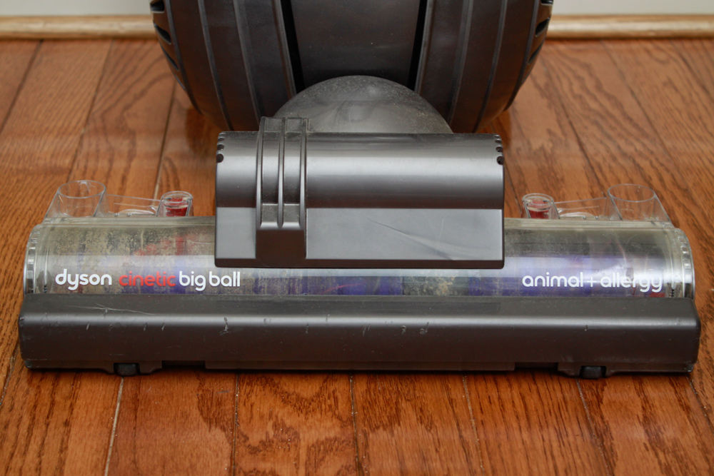 Dyson "Cinetic" Vacuum with All Attahments