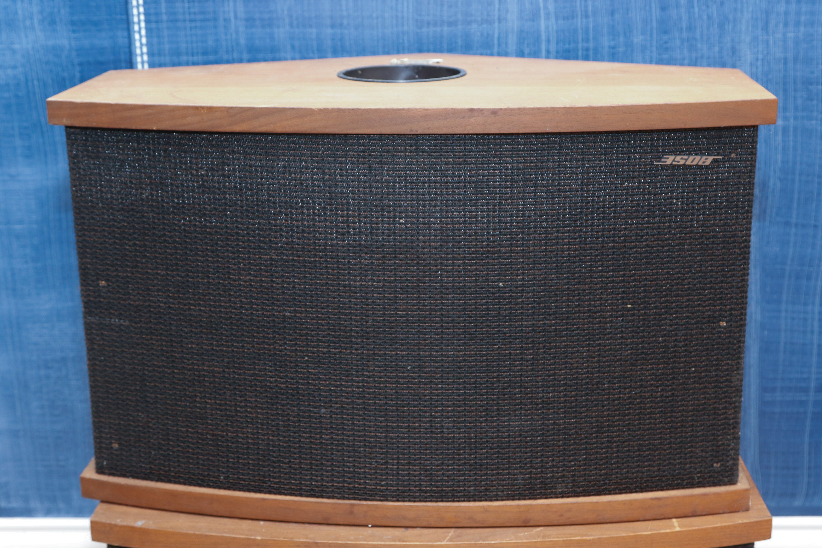 Pair of Bose 901 V Series Direct/Reflecting Speakers