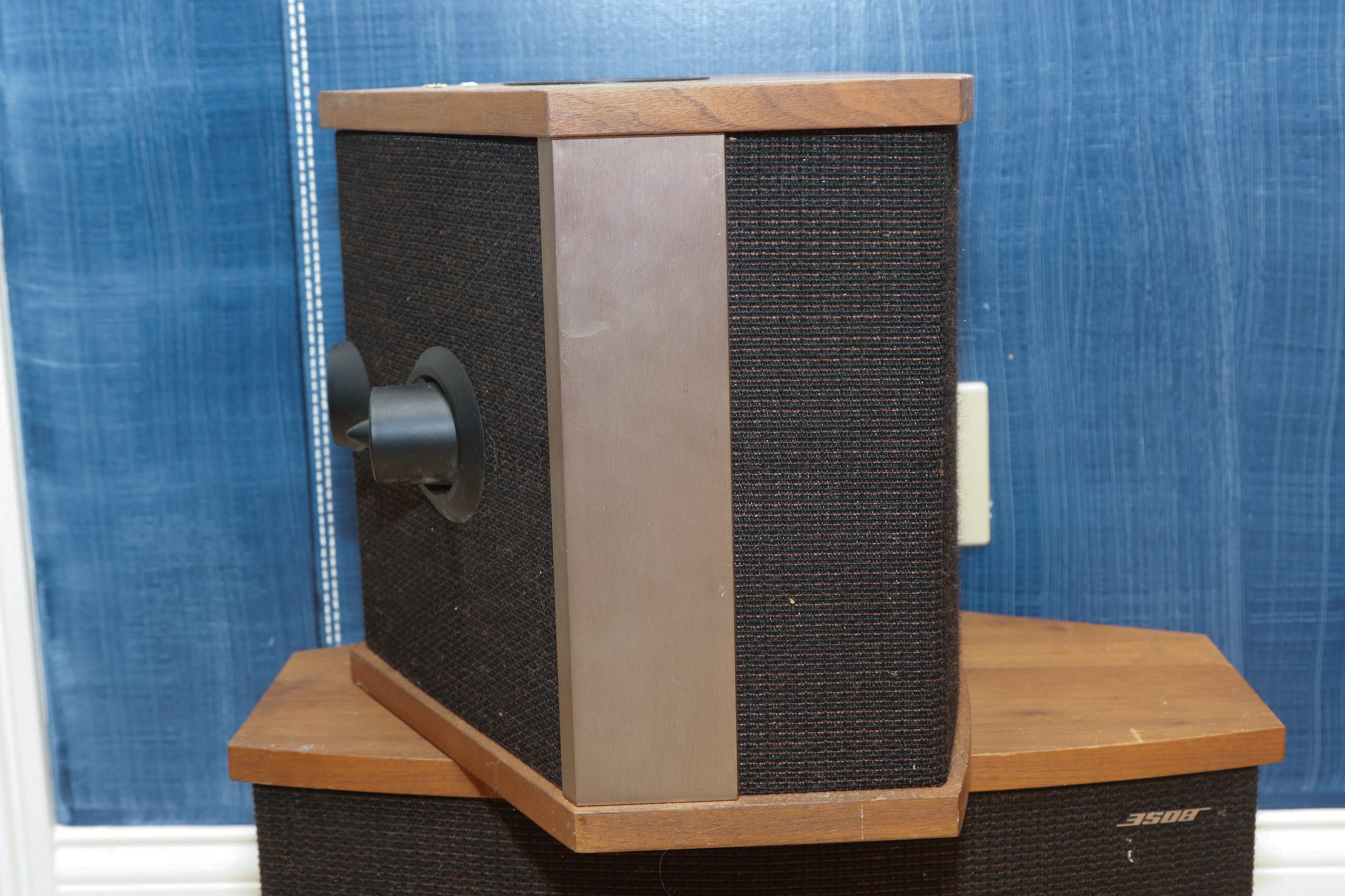 Pair of Bose 901 V Series Direct/Reflecting Speakers