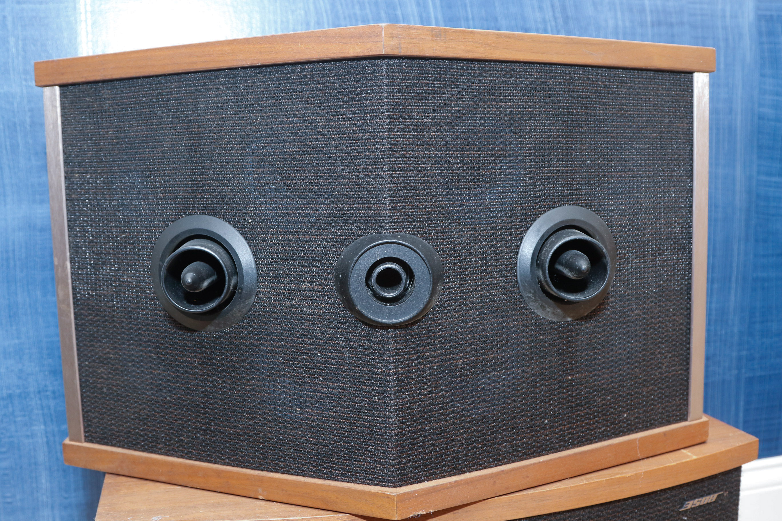 Pair of Bose 901 V Series Direct/Reflecting Speakers