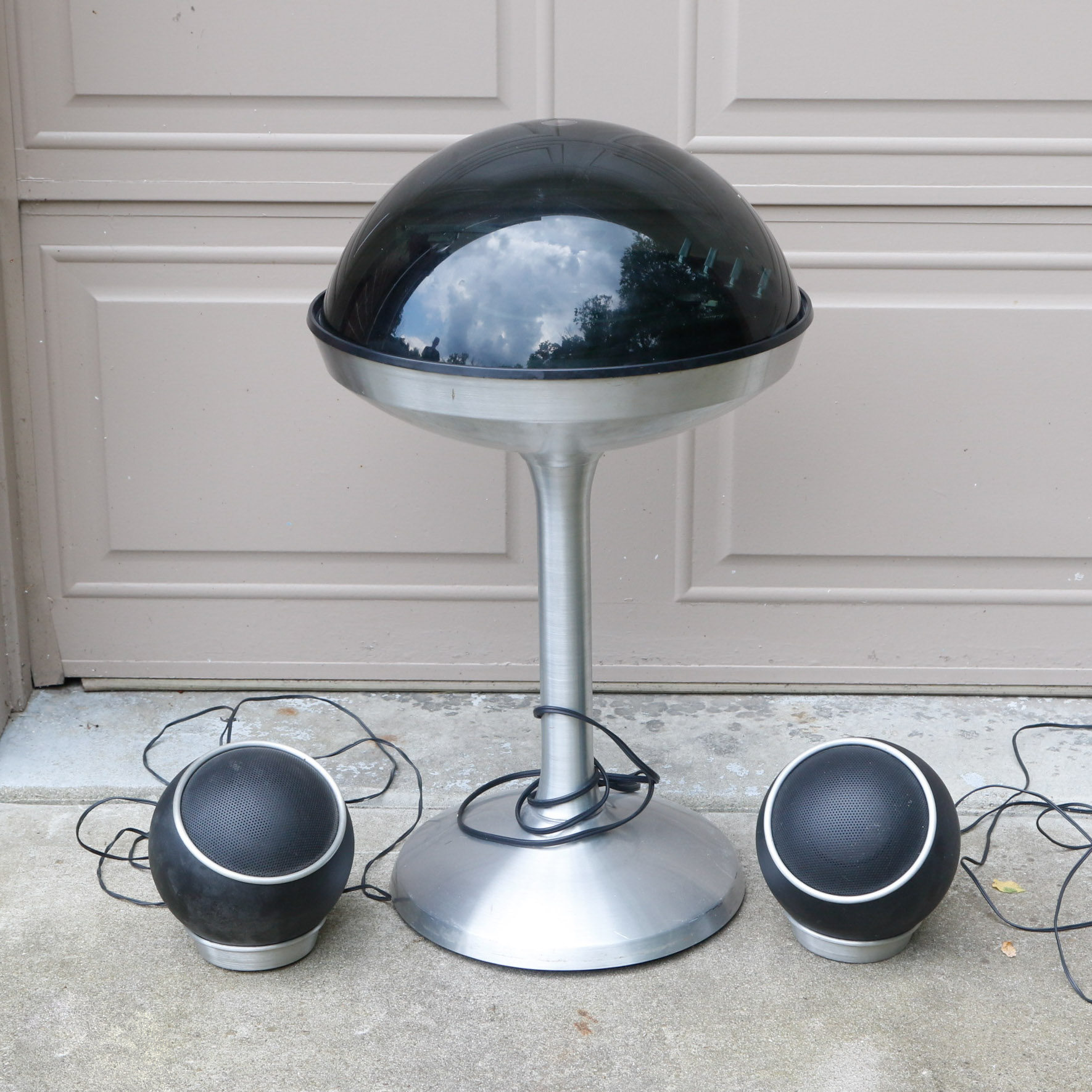 Electrohome Saturn Apollo Turntable With Speakers and Records