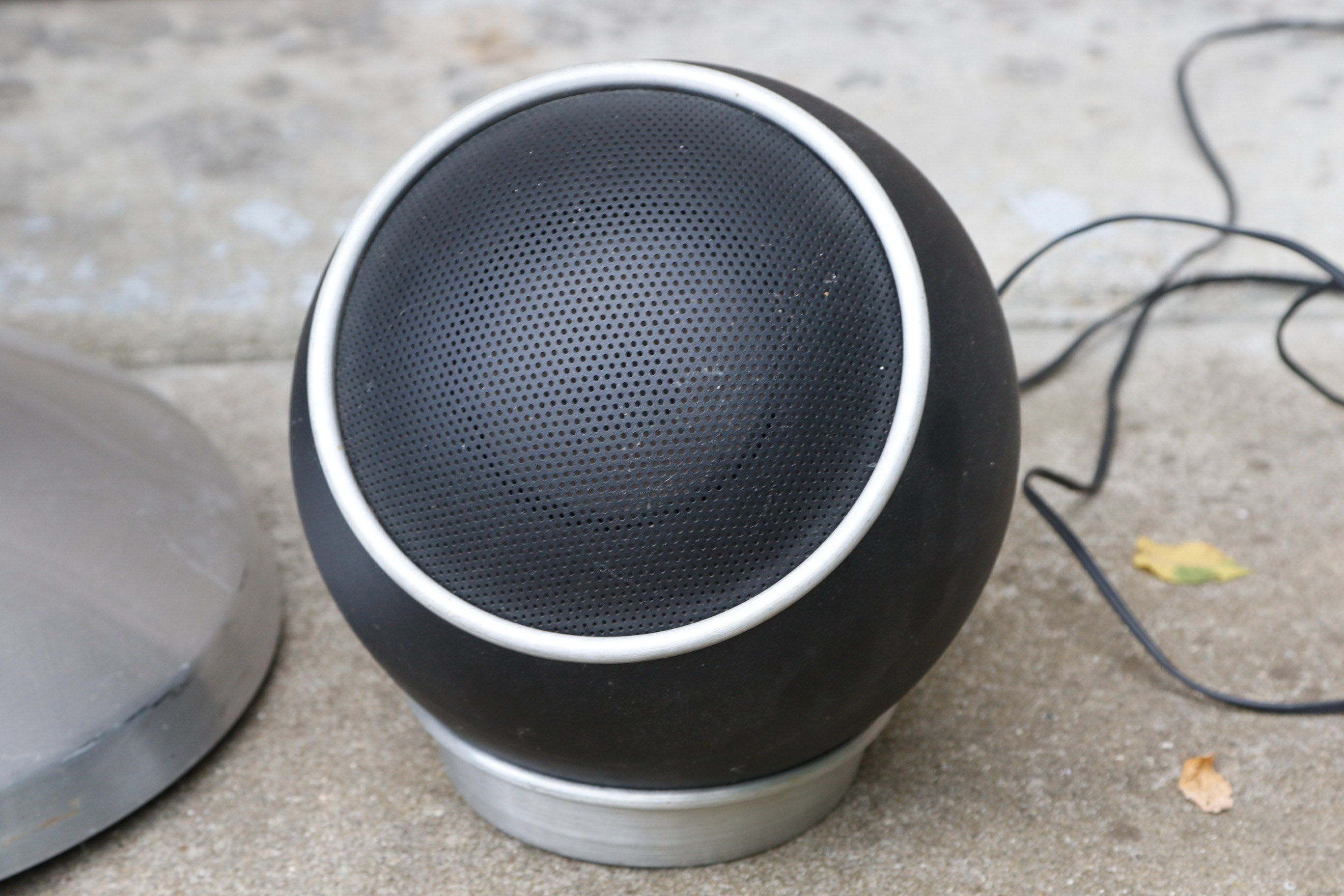 Electrohome Saturn Apollo Turntable With Speakers and Records