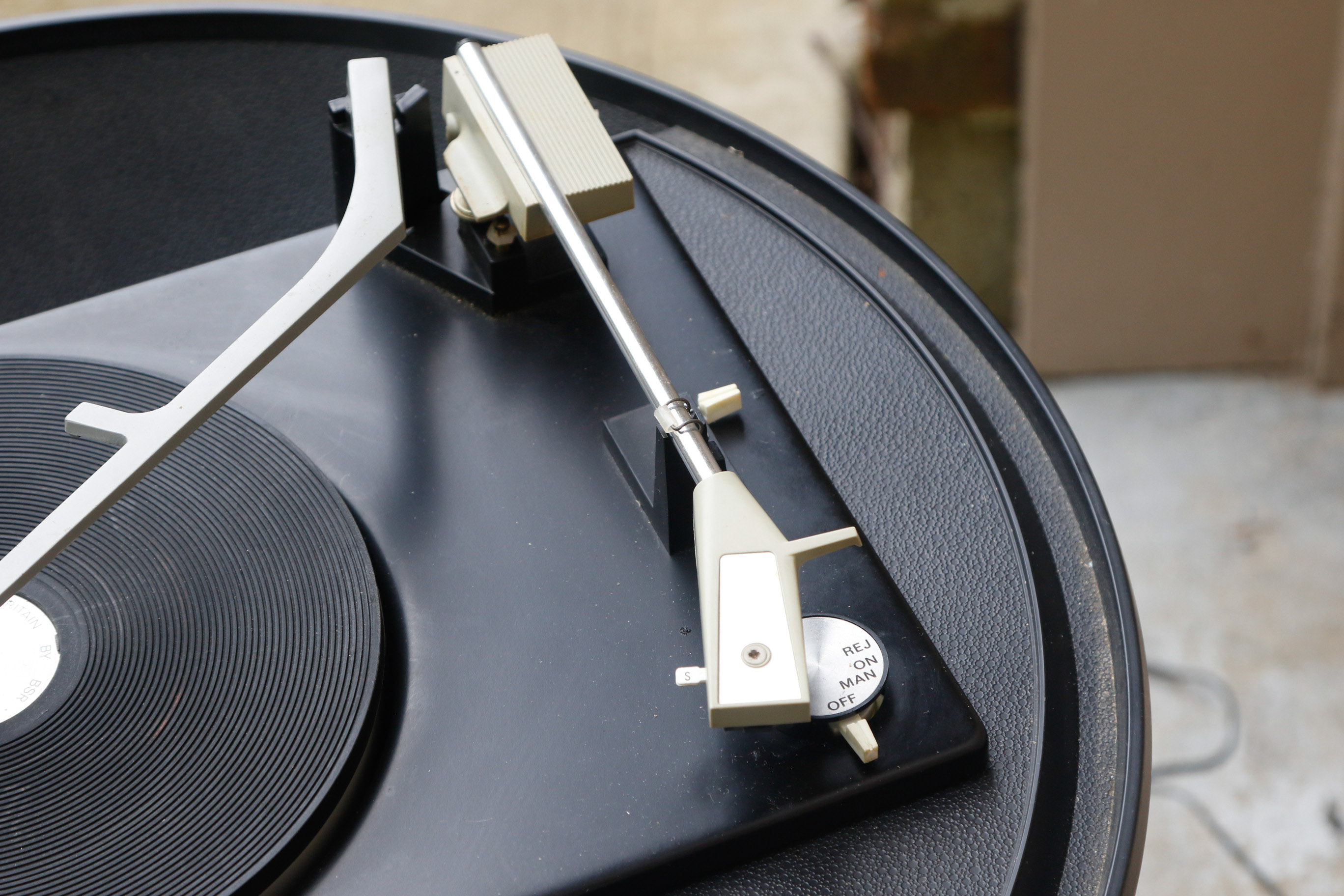 Electrohome Saturn Apollo Turntable With Speakers and Records