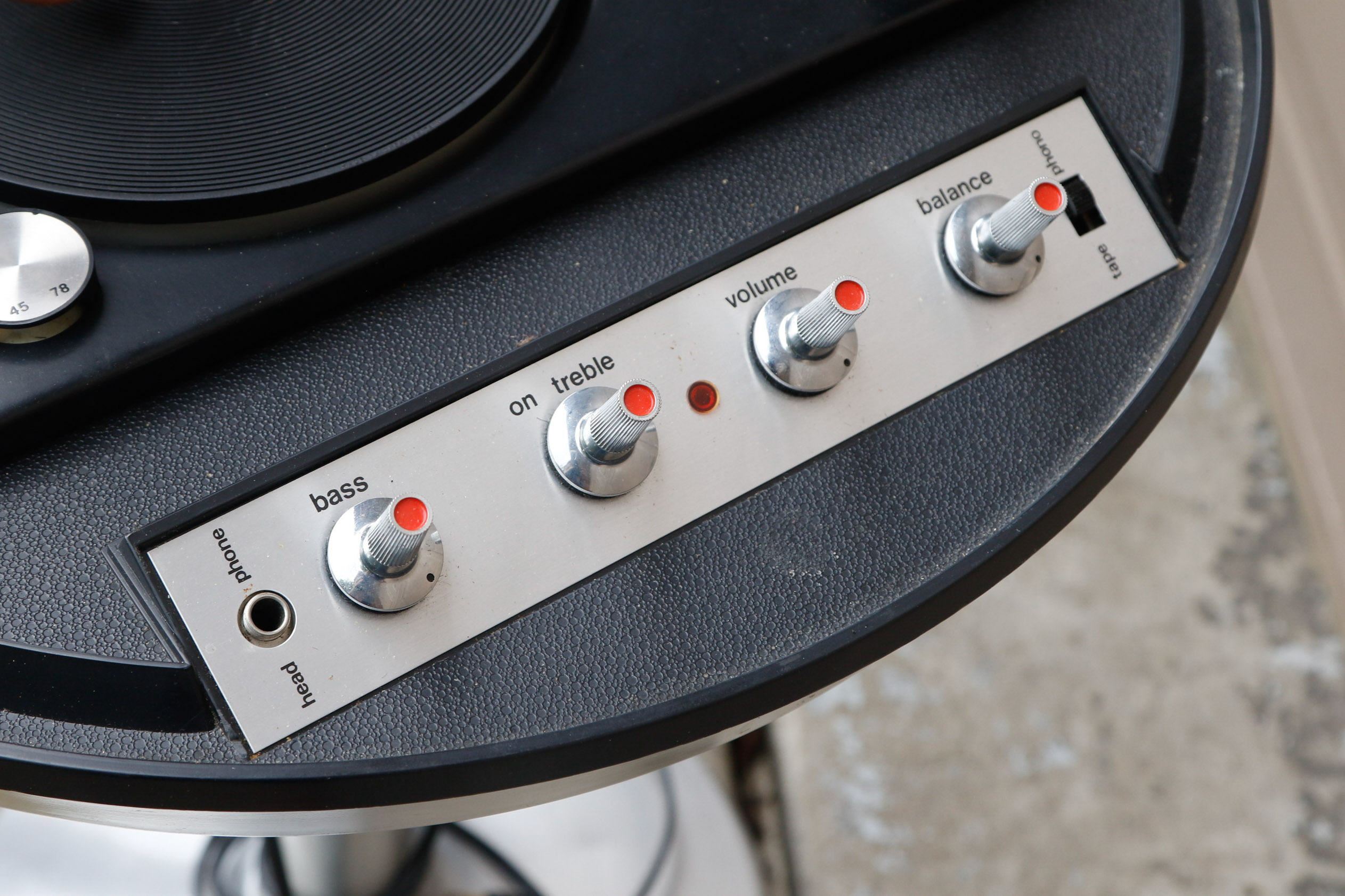 Electrohome Saturn Apollo Turntable With Speakers and Records