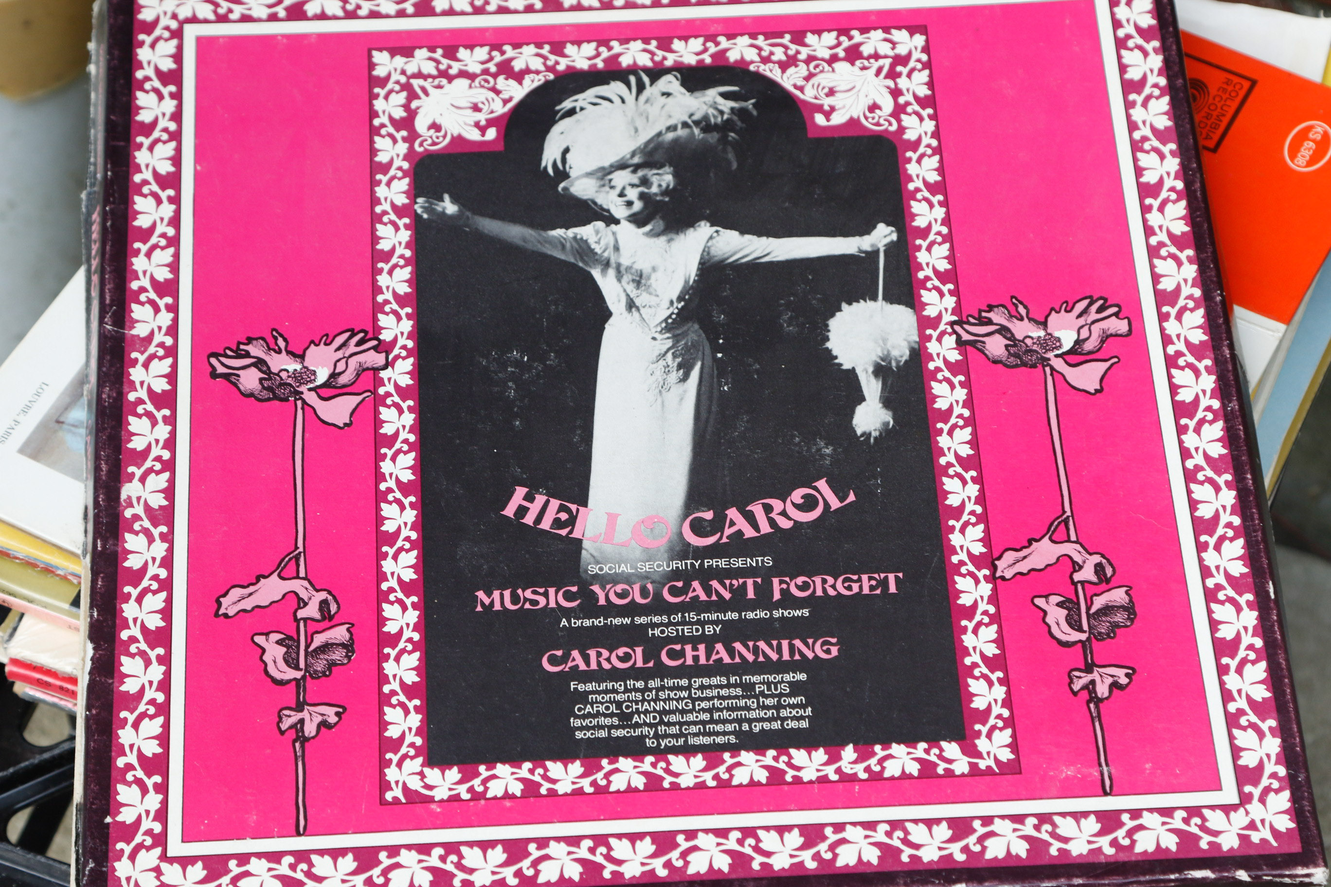 Electrohome Saturn Apollo Turntable With Speakers and Records