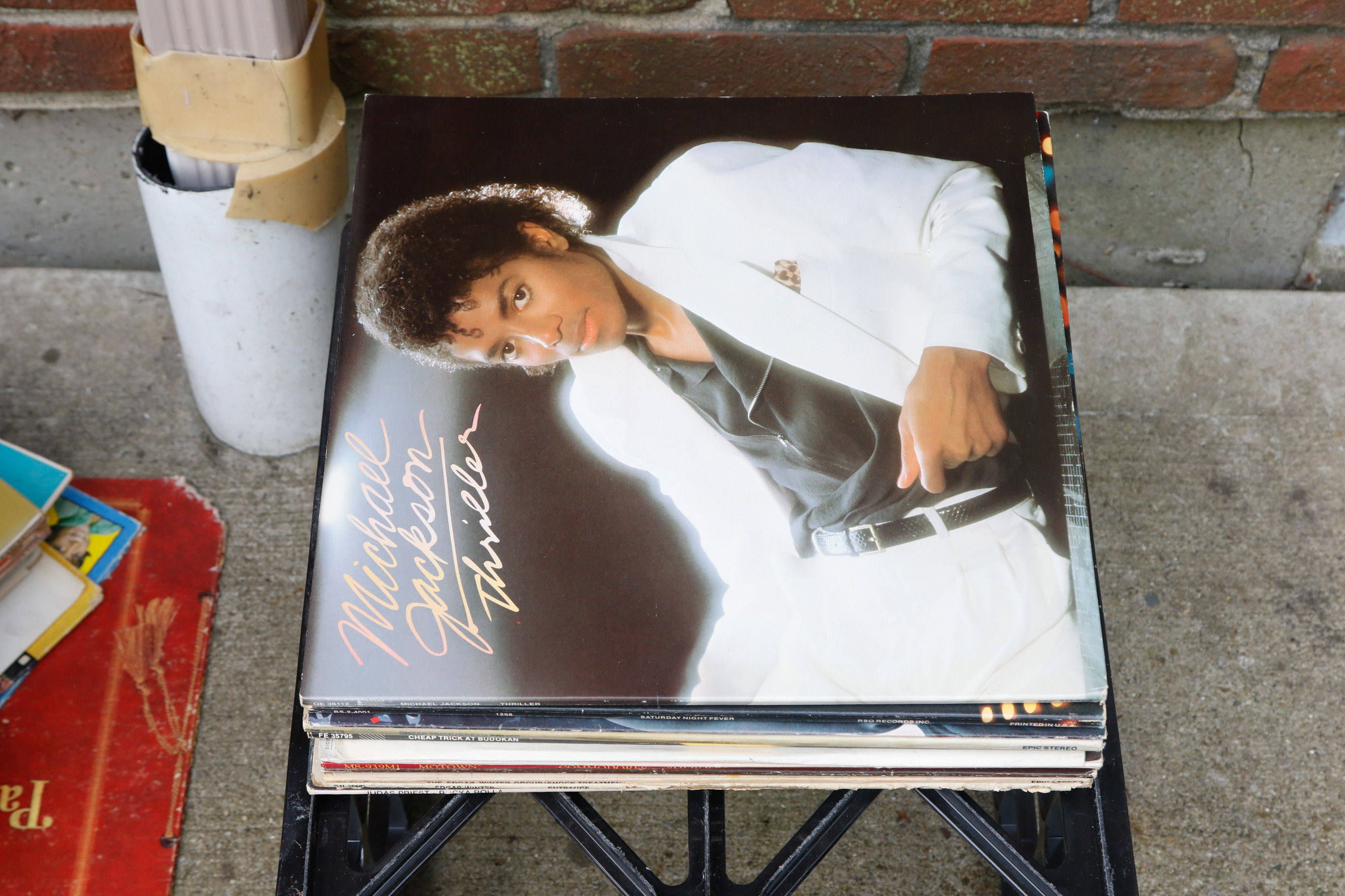 Electrohome Saturn Apollo Turntable With Speakers and Records