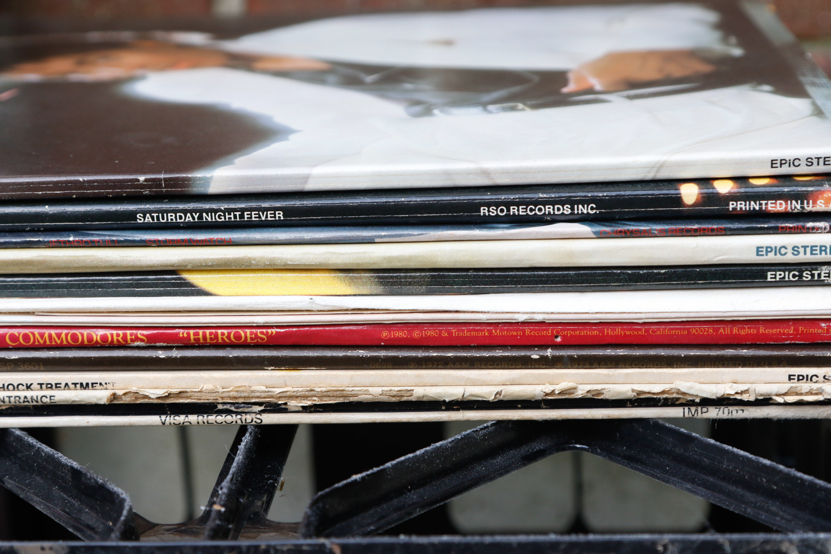 Electrohome Saturn Apollo Turntable With Speakers and Records
