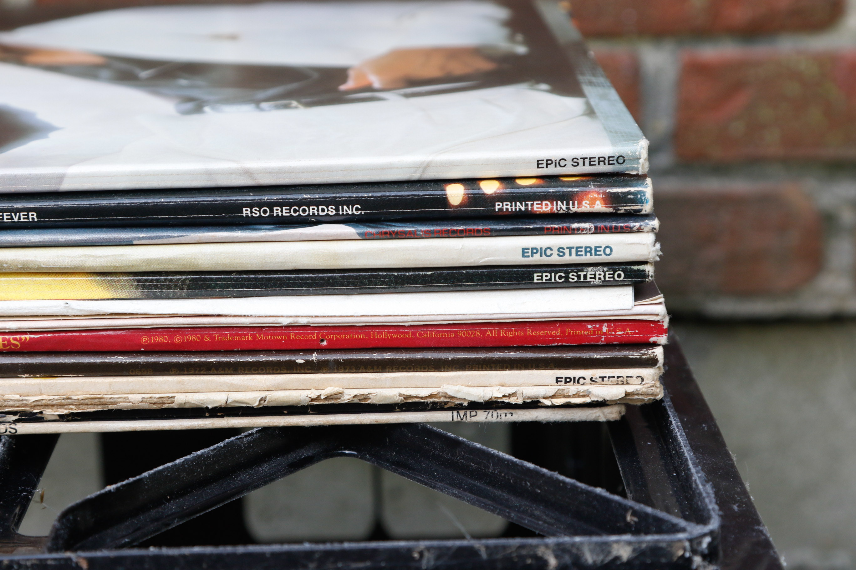 Electrohome Saturn Apollo Turntable With Speakers and Records