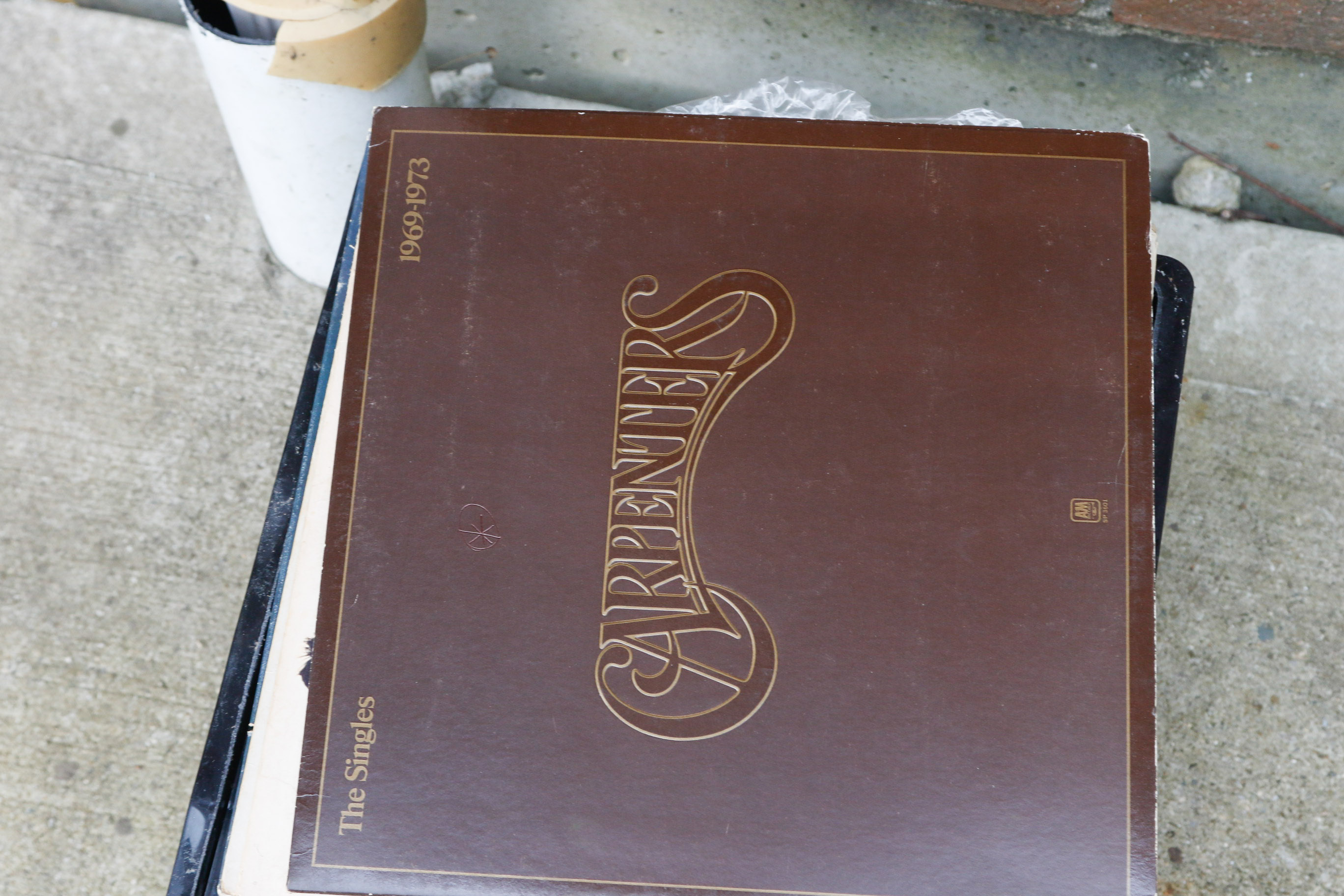 Electrohome Saturn Apollo Turntable With Speakers and Records