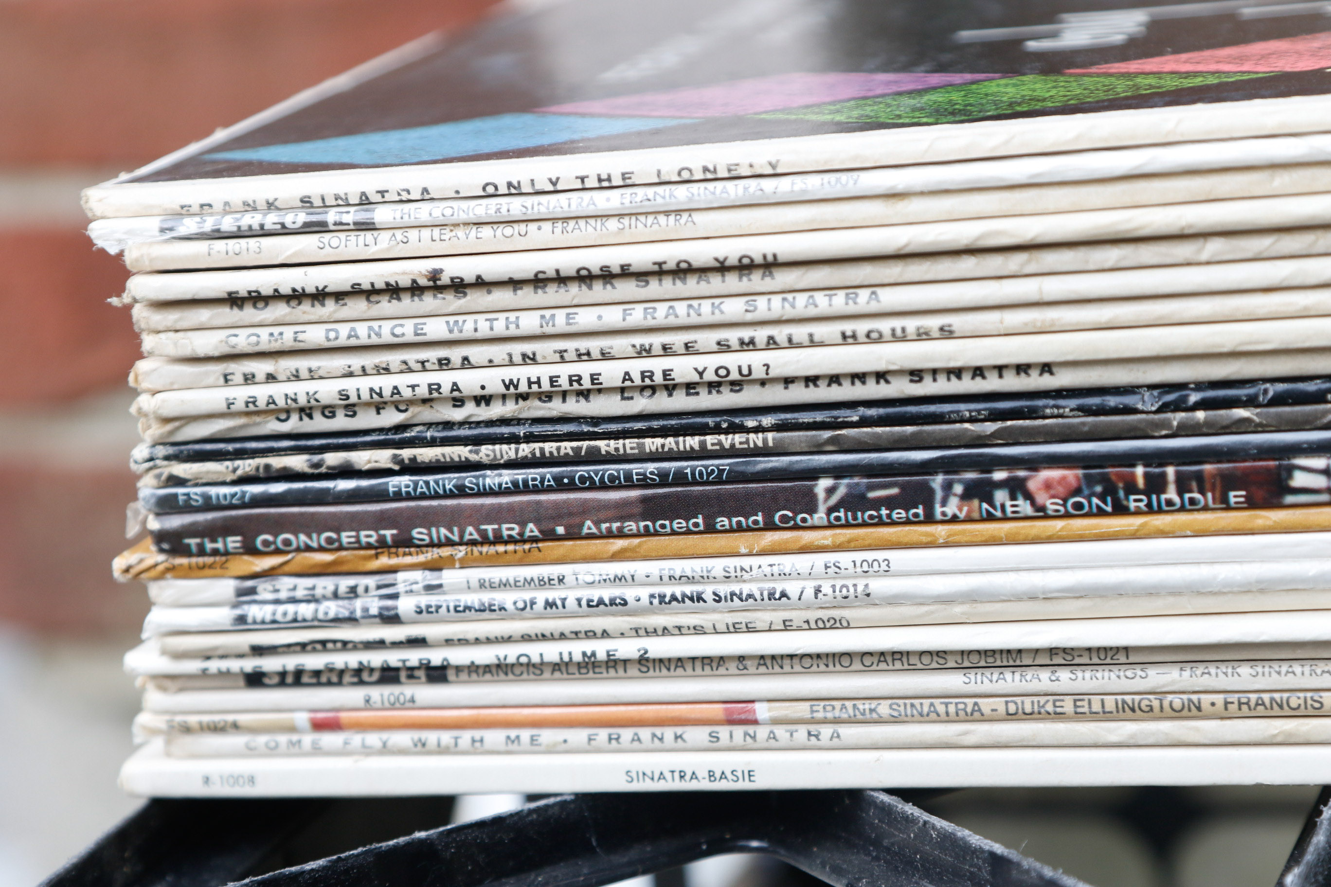 Electrohome Saturn Apollo Turntable With Speakers and Records