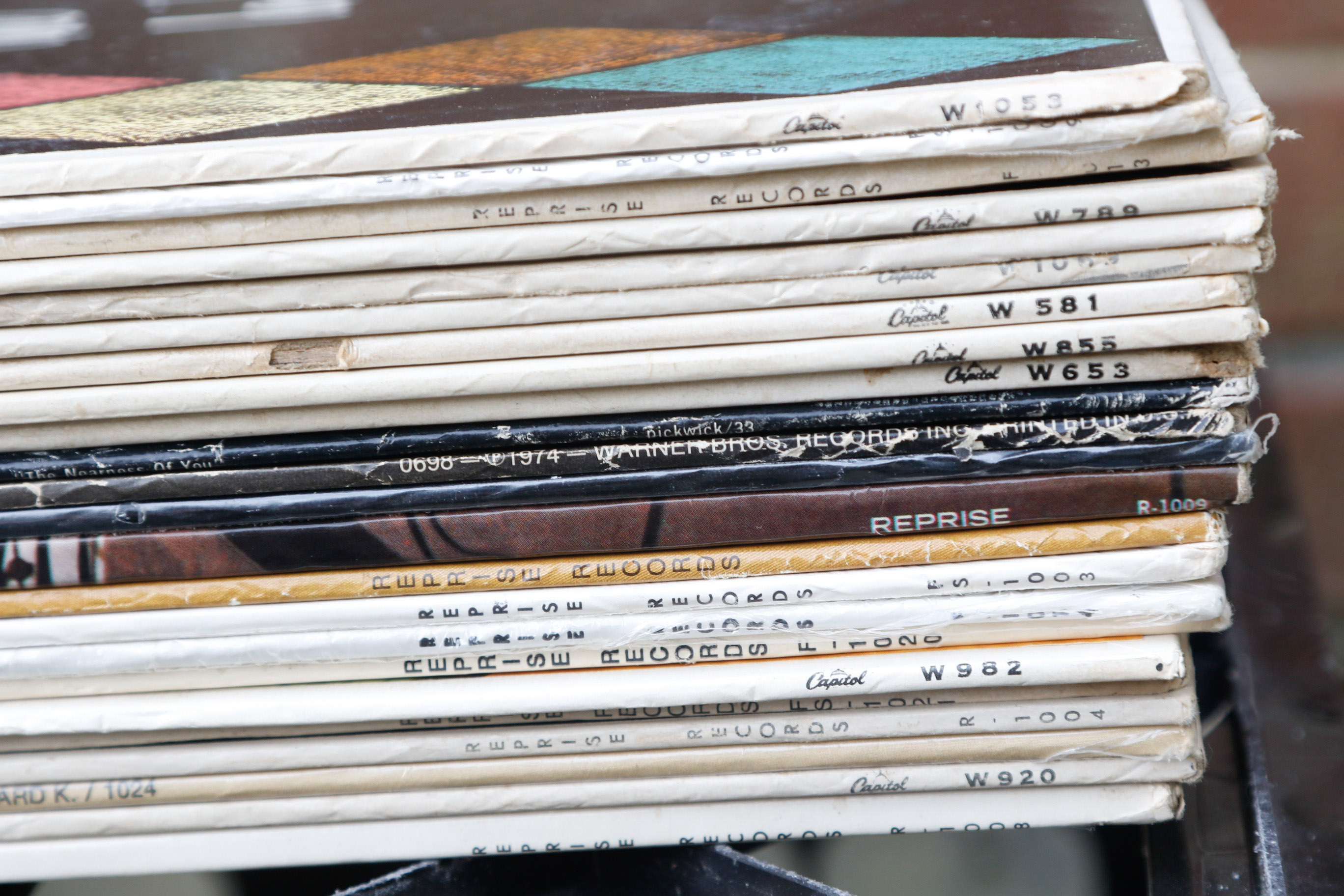 Electrohome Saturn Apollo Turntable With Speakers and Records