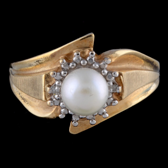 Vintage 10K Yellow Gold Freshwater Cultured Pearl and Diamond Ring