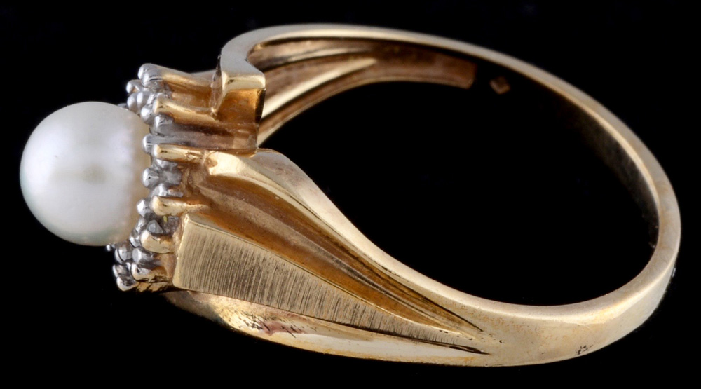 Vintage 10K Yellow Gold Freshwater Cultured Pearl and Diamond Ring