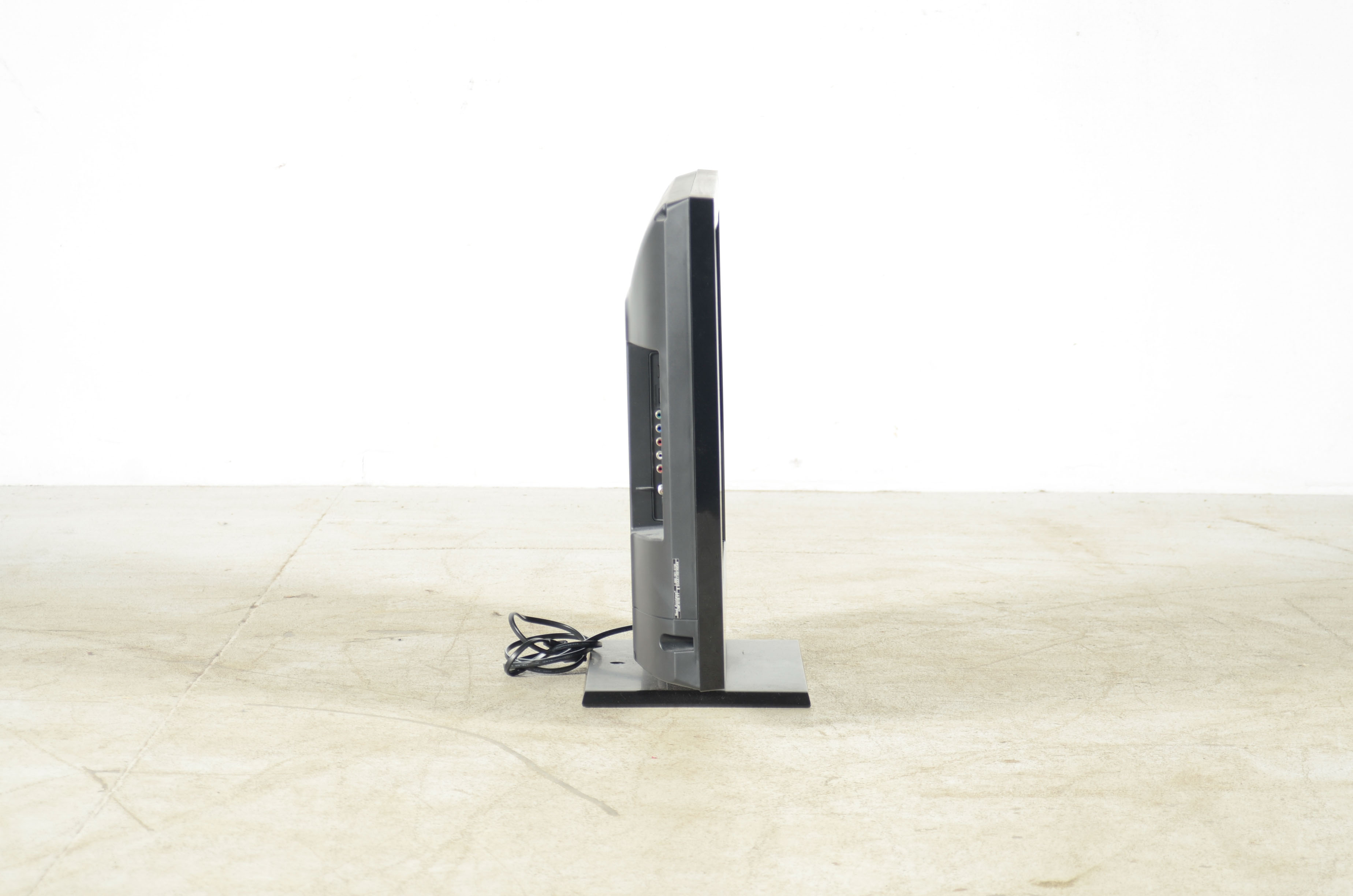 Magnavox 32" LCD Flat-Screen Television