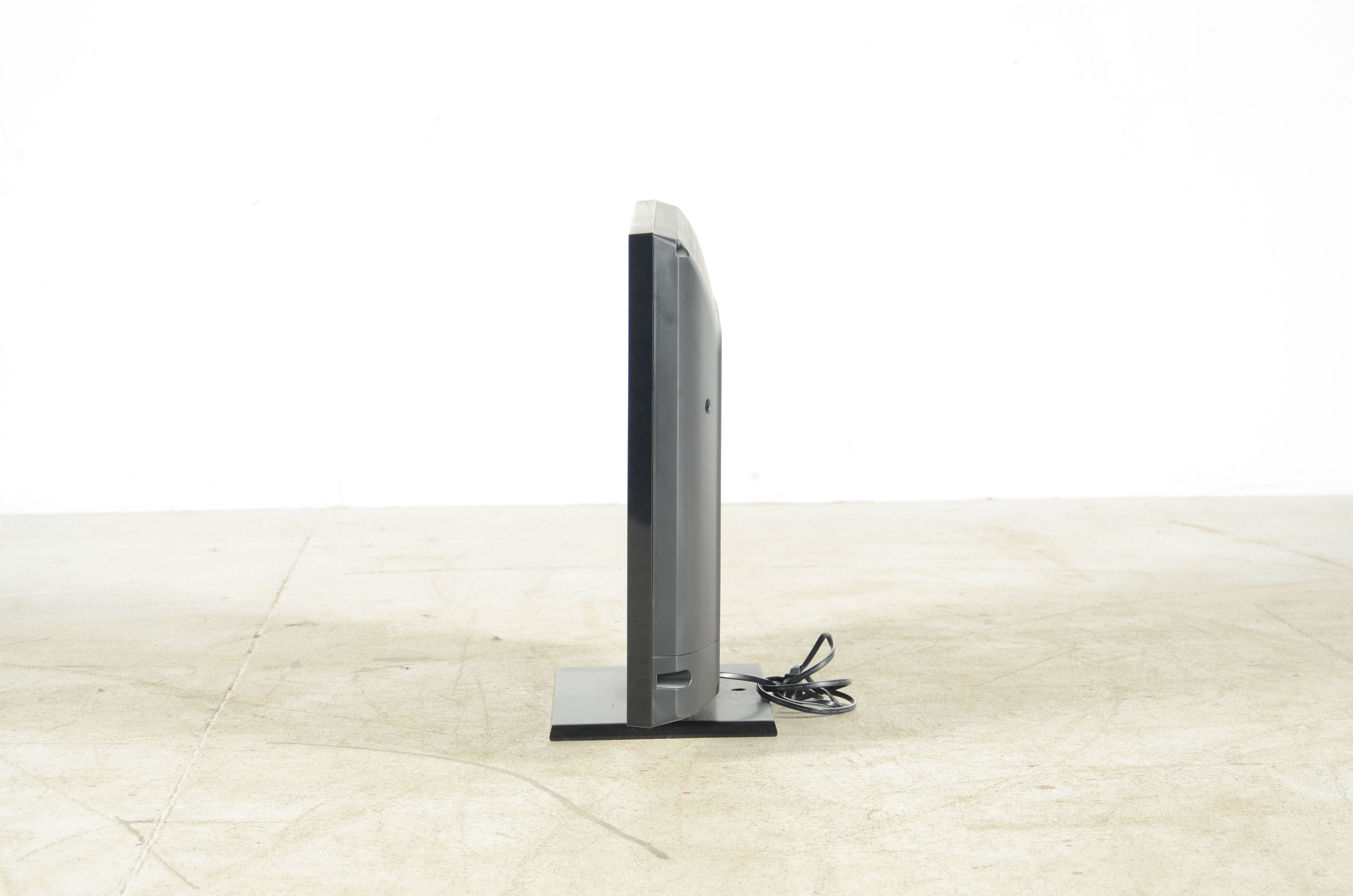 Magnavox 32" LCD Flat-Screen Television