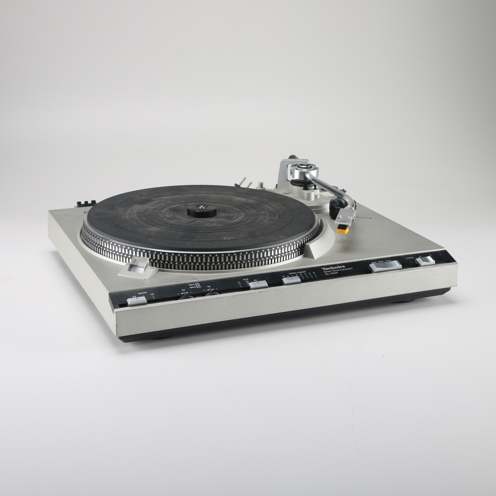 Technics Model SL-3300 Turntable