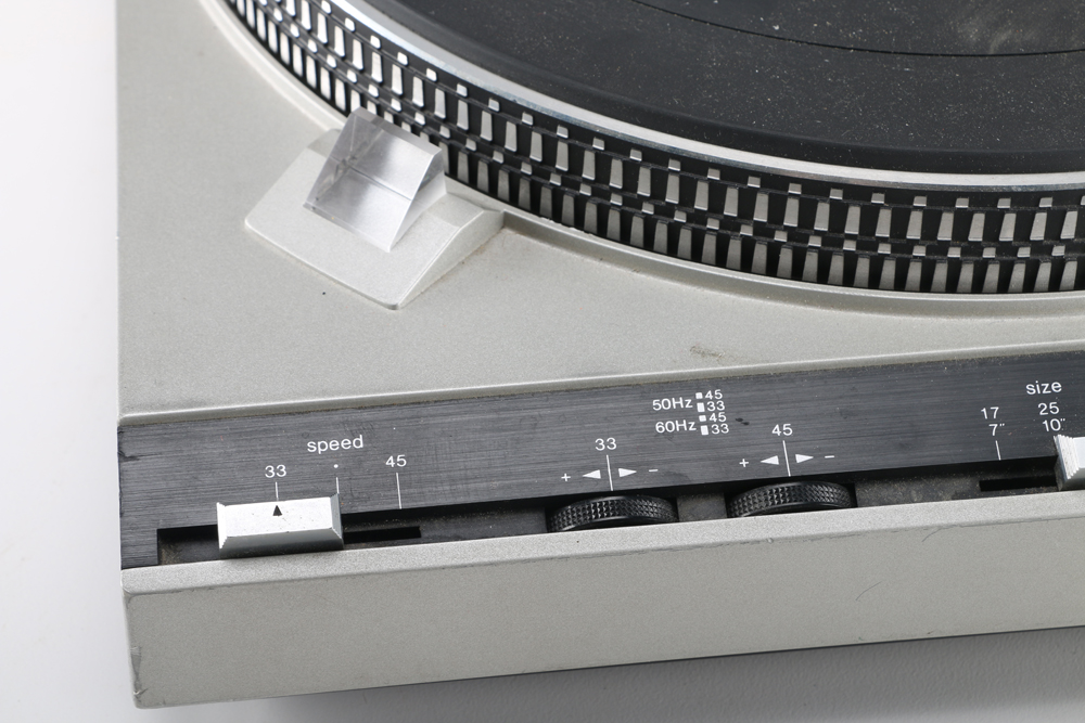 Technics Model SL-3300 Turntable