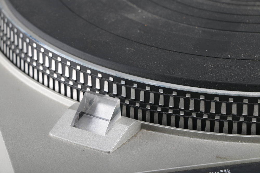 Technics Model SL-3300 Turntable