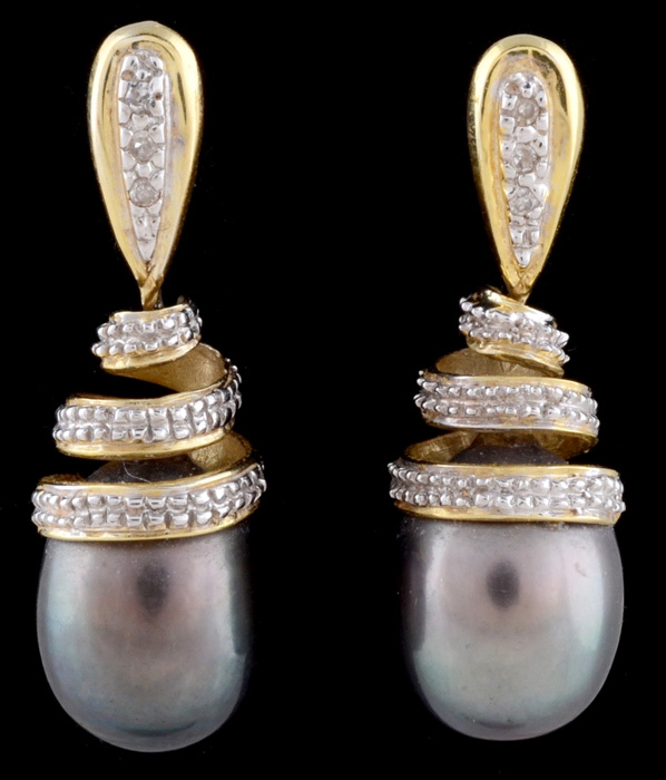 14K Yellow Gold Tahitian Black Cultured Pearl and Diamond Pierced Earrings and a Loose Black Cultured Pearl