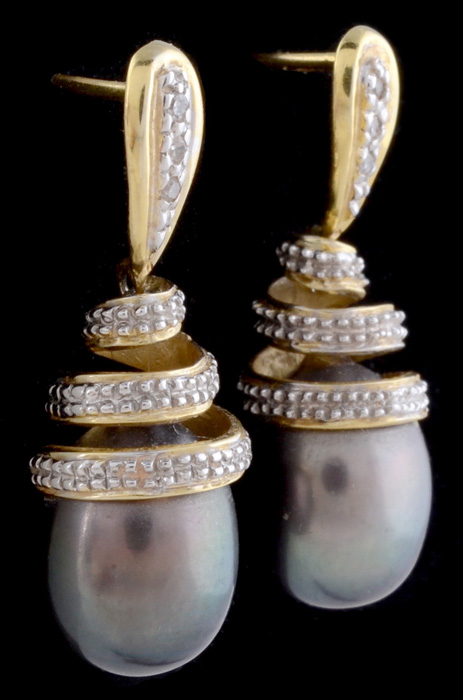 14K Yellow Gold Tahitian Black Cultured Pearl and Diamond Pierced Earrings and a Loose Black Cultured Pearl