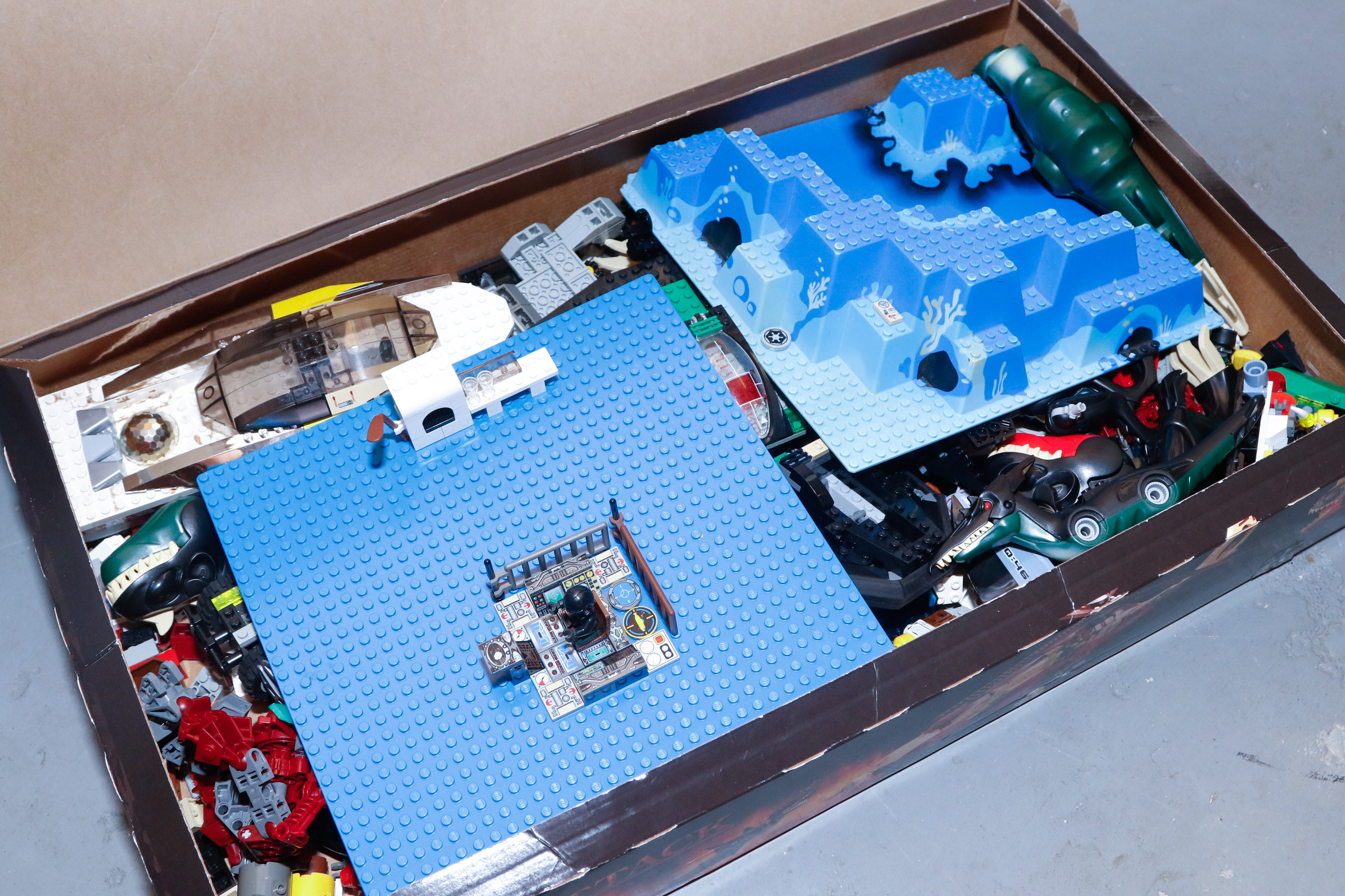 Vast Collection of Boxed Sets and Bins of Legos